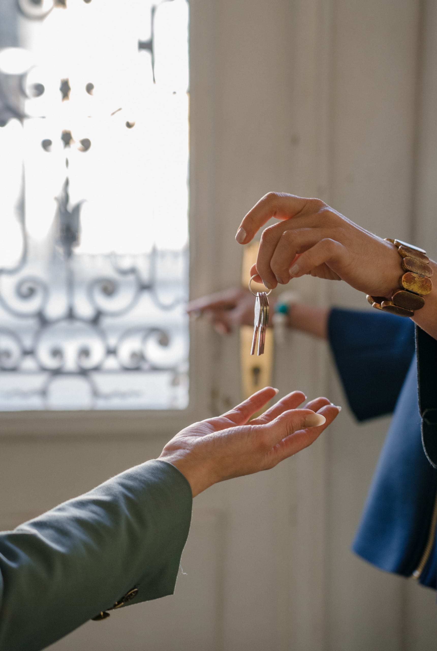 Immobilie verkaufen — Schlüsselübergabe bei Ferstl Immobilien